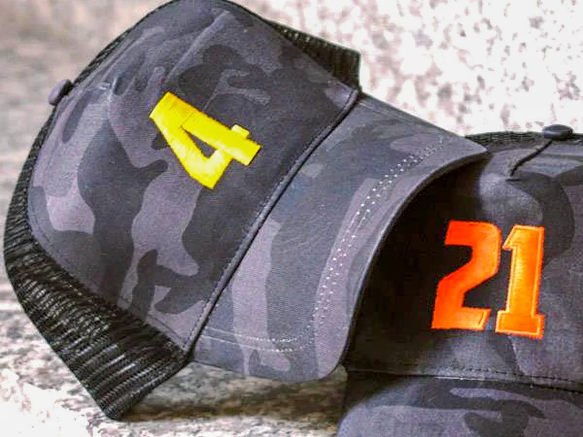 Selección de gorras personalizadas mediante bordado